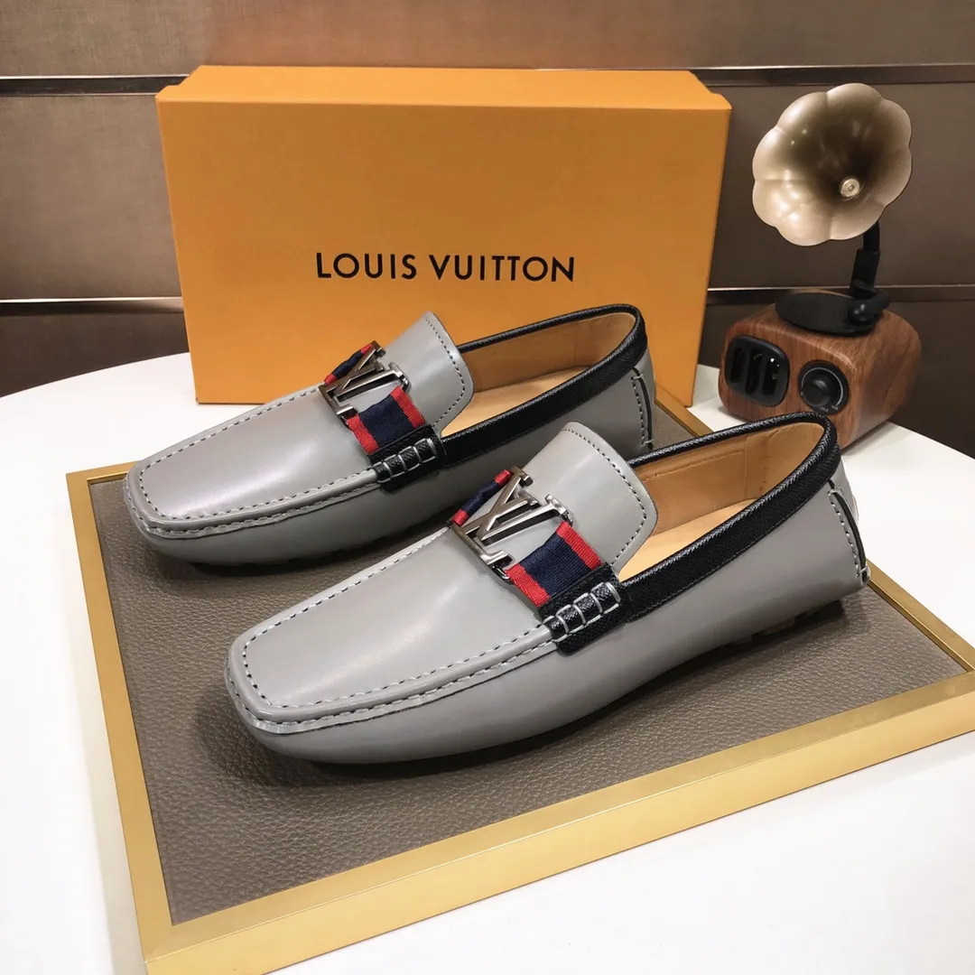 Men's men's shoes 💰420💰 [LV Doudou shoes] (water-dyed cowhide lining) new model is on the market, available on the official website. The new Doudou shoes are processed into single-color materials, and the uppers are made of imported cowhide material. The body of the shoe is fully hemmed with mark thread, and is lined with imported original cowhide leather. The elegant shoe shape is super suitable for all-matching, and the size is 38-44.